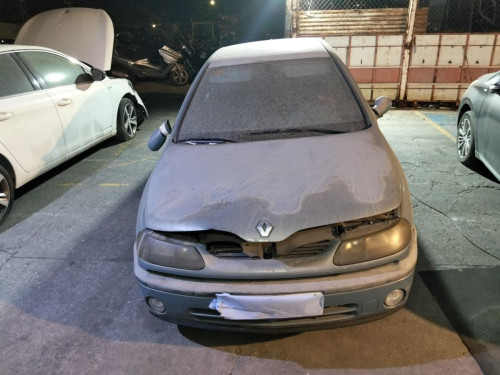 RENAULT LAGUNA (B56) — vehículo donante para recambios 