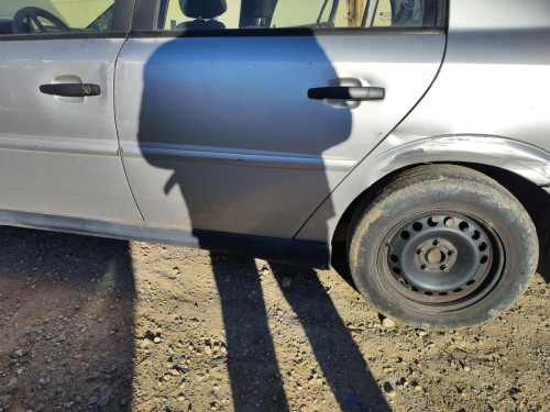  PUERTA TRASERA IZQUIERDA OPEL VECTRA C BERLINA 