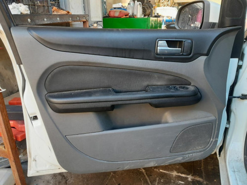  FORD FOCUS BERLINA (CB4) 