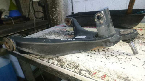 BRAZO SUSPENSION DELANTERO IZQUIERDO IVECO 