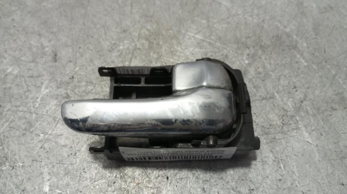 MANETA INTERIOR DELANTERA DERECHA б/у