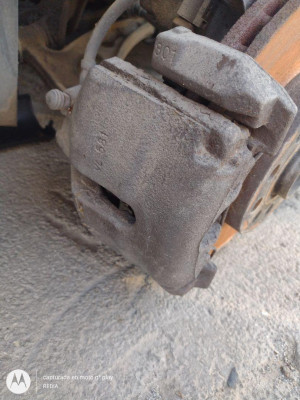 PINZA DE FRENO DELANTERA IZQUIERDA