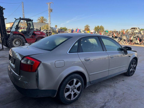 AUDI A4 BERLINA (8E) — vehículo donante para recambios 