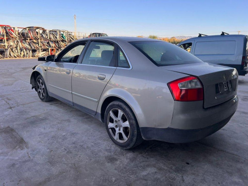 AUDI A4 BERLINA (8E) — vehículo donante para recambios 