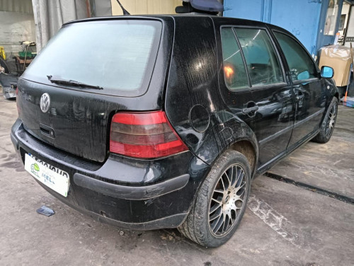 VOLKSWAGEN GOLF IV BERLINA (1J1)(10.1997) — vehículo donante para recambios 