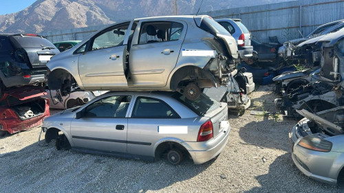 OPEL CORSA D — vehículo donante para recambios 