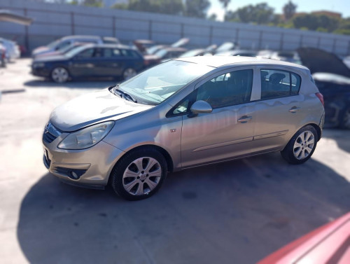 OPEL CORSA D — vehículo donante para recambios 