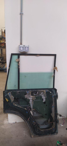 PUERTA TRASERA IZQUIERDA LAND ROVER DISCOVERY (LT) 