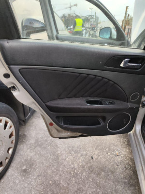 GUARNECIDO PUERTA TRASERA IZQUIERDA