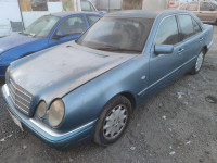 MERCEDES-BENZ CLASE E (BM 210) BERLINA