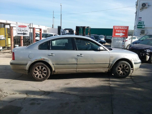  VOLKSWAGEN PASSAT BERLINA (3B2) 