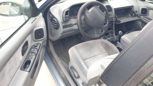  RENAULT LAGUNA (B56) 