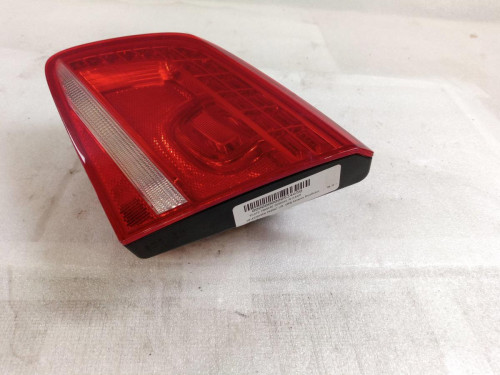  PILOTO TRASERO DERECHO INTERIOR Volkswagen PASSAT BERLINA (362) 
