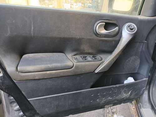 RENAULT MEGANE II BERLINA 5P — автомобиль-донор на запчасти 
