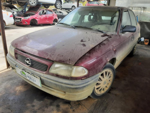 OPEL ASTRA F BERLINA — vehículo donante para recambios 