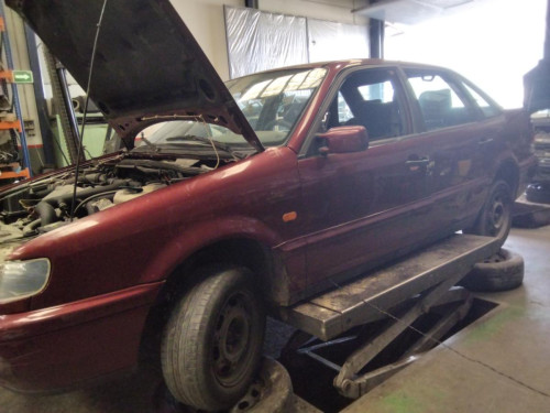 VOLKSWAGEN PASSAT BERLINA (3A2) — vehículo donante para recambios 