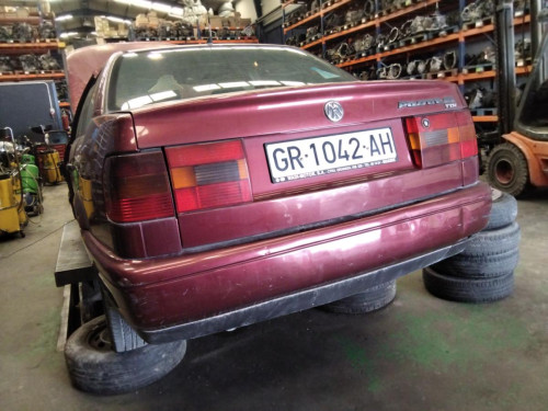 VOLKSWAGEN PASSAT BERLINA (3A2) — vehículo donante para recambios 