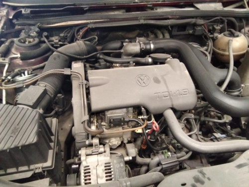 VOLKSWAGEN PASSAT BERLINA (3A2) — vehículo donante para recambios 