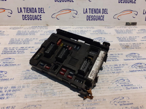  CAJA RELES / FUSIBLES 