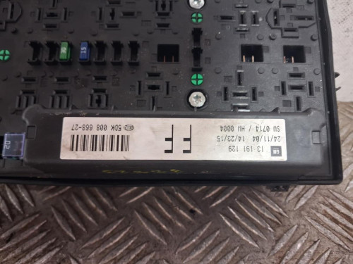 CAJA RELES / FUSIBLES 