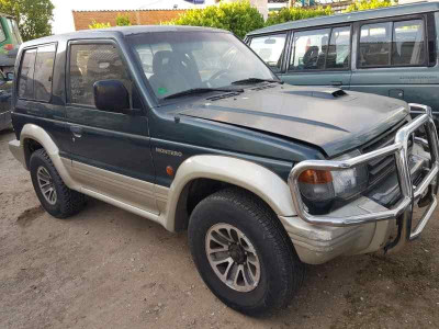 MITSUBISHI MONTERO (V20/V40)