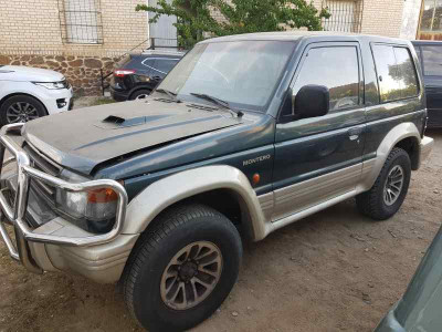 MITSUBISHI MONTERO (V20/V40)