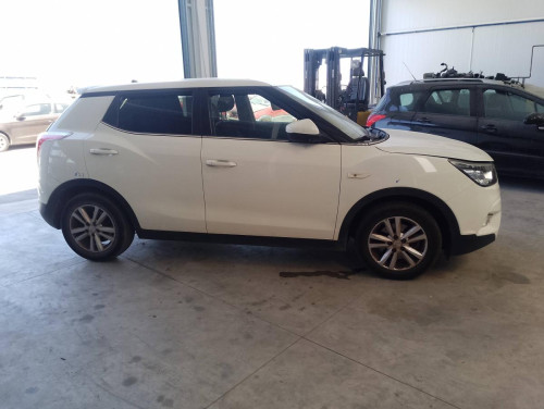 SSANGYONG TIVOLI — vehículo donante para recambios 