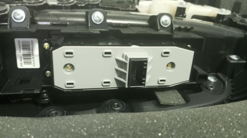 MANDO ELEVALUNAS DELANTERO DERECHO KIA NIRO (SG2) 