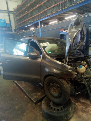 VOLKSWAGEN POLO V (6R1)