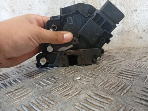 CERRADURA PUERTA TRASERA IZQUIERDA 