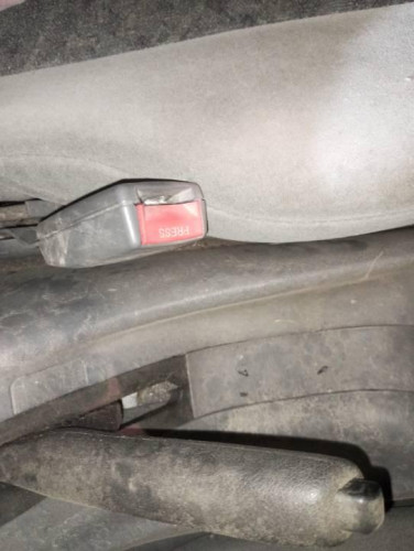 ENGANCHE CINTURON DELANTERO IZQUIERDO Mazda 323 F/S BERLINA (BJ) 