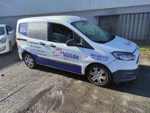 FORD TRANSIT COURIER (C4A) — vehículo donante para recambios 