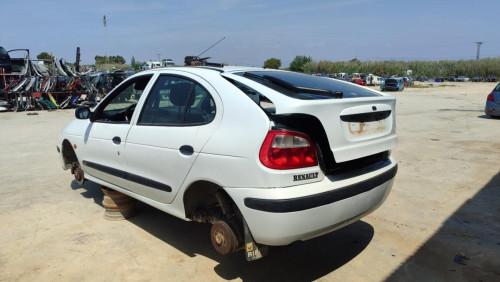RENAULT MEGANE I CLASSIC (LA0) — vehículo donante para recambios 
