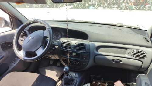 RENAULT MEGANE I CLASSIC (LA0) — vehículo donante para recambios 