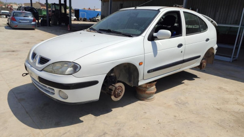 RENAULT MEGANE I CLASSIC (LA0) — vehículo donante para recambios 