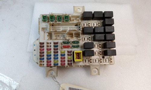 CAJA RELES / FUSIBLES Mitsubishi COLT CZ3 BERL. 5 (Z30A) 