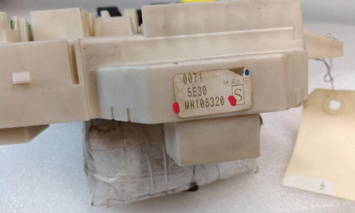 CAJA RELES / FUSIBLES Mitsubishi COLT CZ3 BERL. 5 (Z30A) 