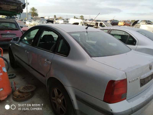  VOLKSWAGEN PASSAT BERLINA (3B2) 