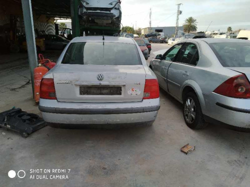  VOLKSWAGEN PASSAT BERLINA (3B2) 