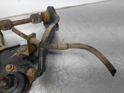 BRAZO SUSPENSION SUPERIOR DELANTERO DERECHO Isuzu D-Max 