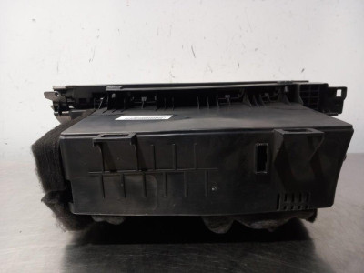 GUANTERA, MERCEDES-BENZ, CLASE B (BM 245)