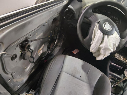 SEAT IBIZA (6L1) — vehículo donante para recambios 