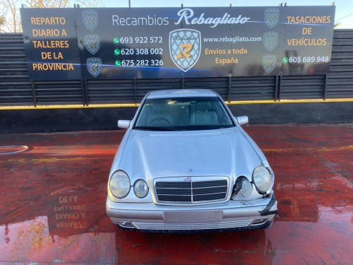  MERCEDES-BENZ CLASE E (BM 210) BERLINA 