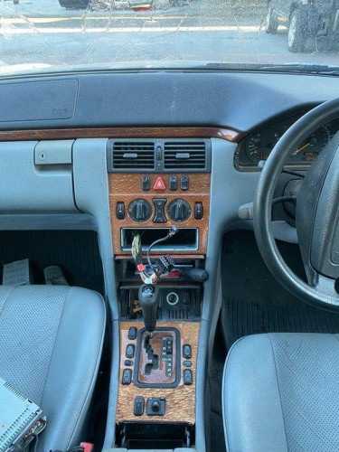  MERCEDES-BENZ CLASE E (BM 210) BERLINA 