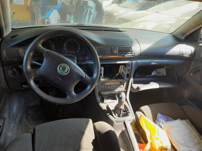 SKODA SUPERB (3U4)