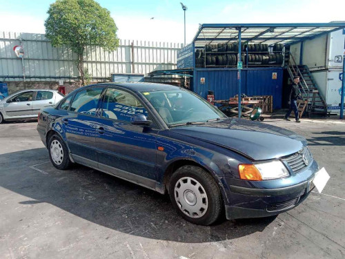  VOLKSWAGEN PASSAT BERLINA (3B2) 