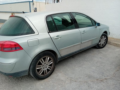 RENAULT VEL SATIS (BJ0)