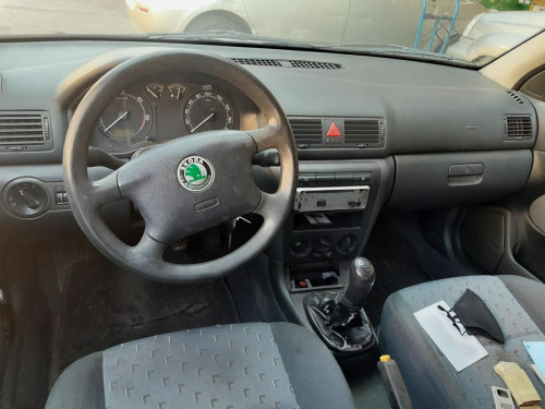  SKODA OCTAVIA BERLINA (1U2) 