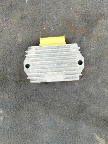 REGULADOR DE CORRIENTE PIAGGIO (VESPA) VESPA S / LX / LXV 50/125 