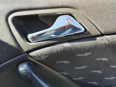 MANETA INTERIOR DELANTERA DERECHA